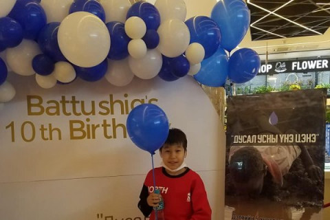 “Дэлхийн усны хомстлын сан”-д хандив өргөж буй анхны монгол хүү Т.Баттүшиг